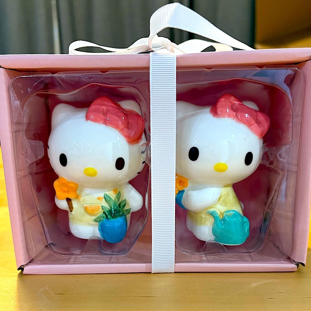 RARE Hello Kitty Ceramic Blue Sky Salt & Pepper Shakers Gardening Pink Flowers